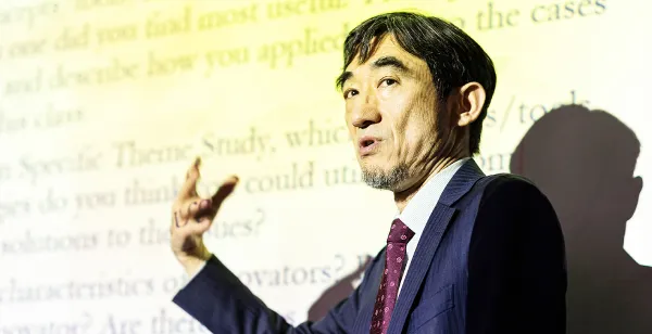 炭谷学長の講義